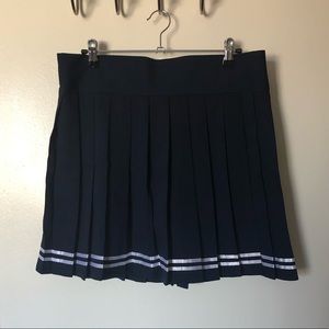 5/$25 👗 Cute navy pleated skirt!